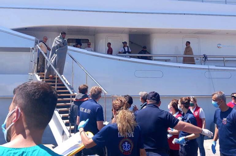 Naufragio Grecia, arrestati 11 scafisti: si temono 600 morti
