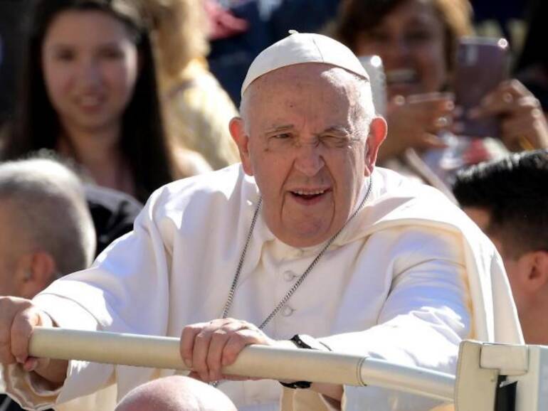 De Luca annuncia: “A gennaio previsto l’arrivo di Papa Francesco a Pompei”