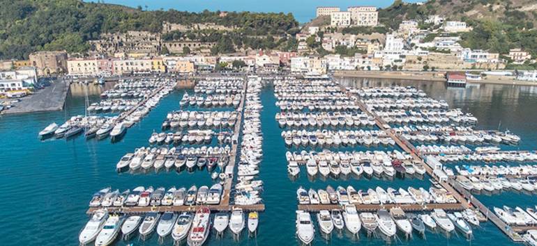Baia, esplosione nella cabina Enel del Porto: nessun ferito