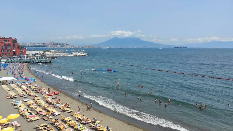 Napoli, il Tar respinge ricorso contro numero chiuso delle spiagge di Posillipo