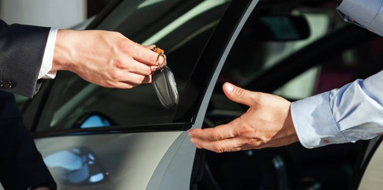 Auto sequestrate a Napoli per targhe irregolari, ricorso al Tar degli automobilisti truffati: “Paghiamo colpe altrui”