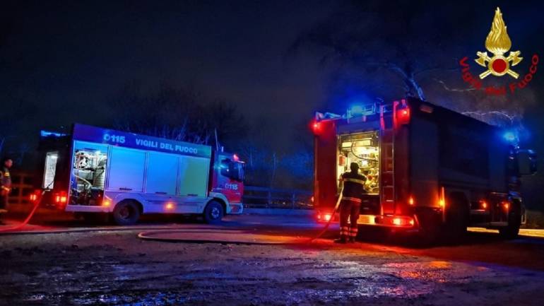 Solofra, incendiate 3 auto: scatta l’indagine