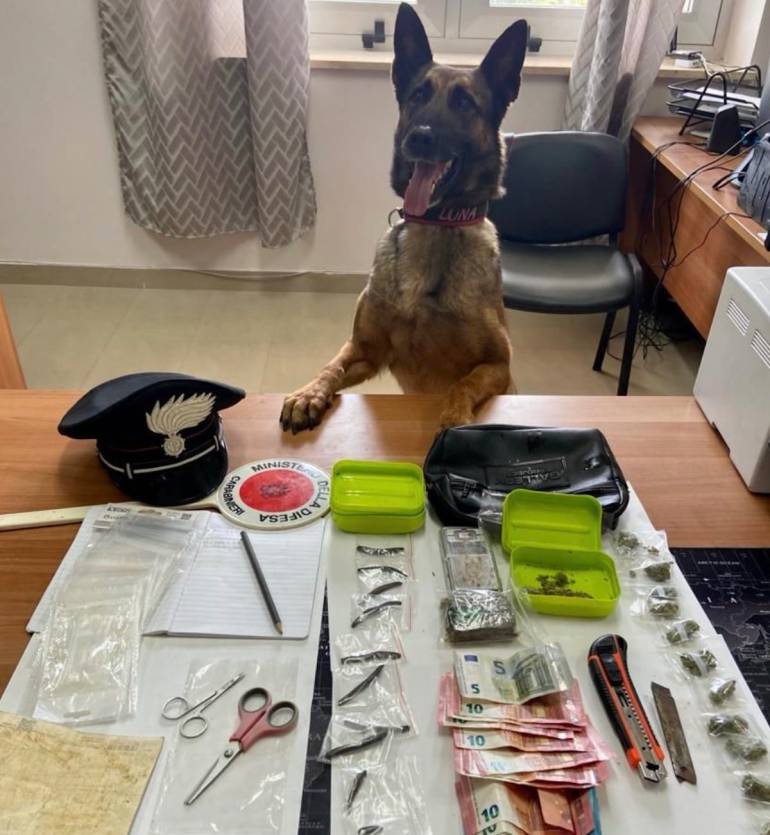 Villa Literno, trovato con droga in casa: arrestato 22enne