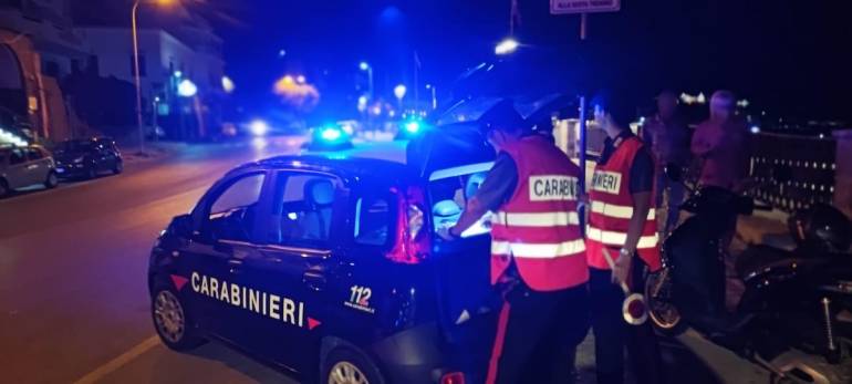 Follia a Ischia, lite per il panino al chiosco: giovane accoltellato, 3 denunciati