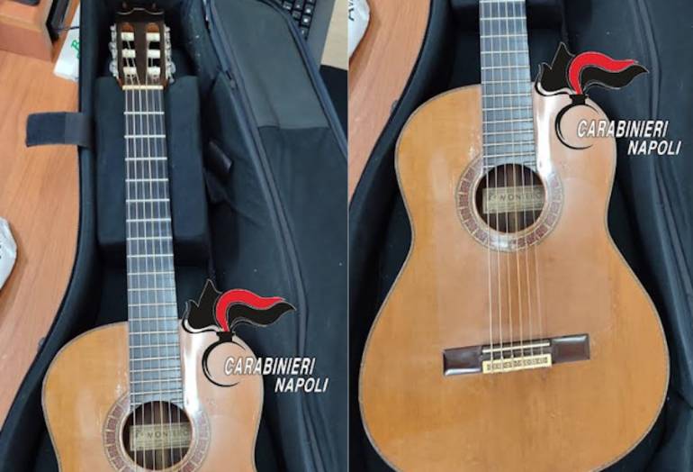 Quarto, i carabinieri recuperano una costosa chitarra Montero rubata nel 2013