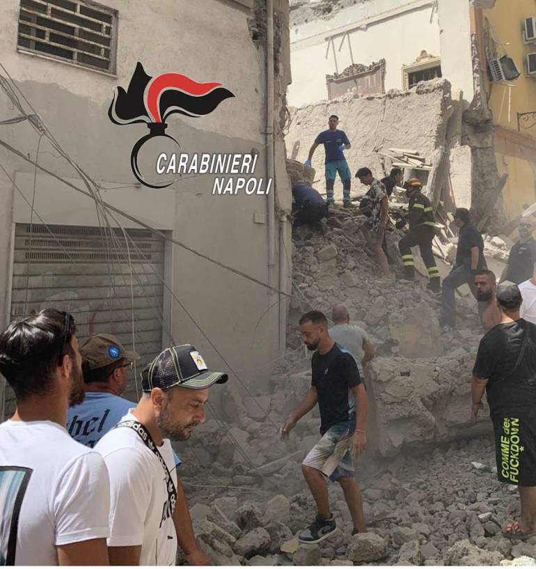 Palazzina crollata, un’altra famiglia evacuata a Torre del Greco