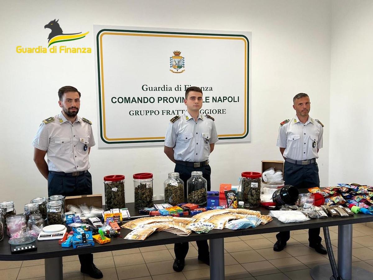 Napoli, 4 chilogrammi di droga per i rave party arrivati via posta: arrestato il pusher