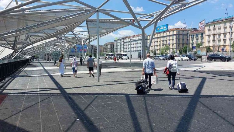 Blitz della Polizia a Garibaldi: due arresti per droga e resistenza a pubblico ufficiale