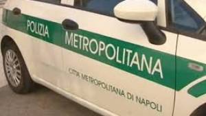 Napoli, la Polizia Metropolitana sequestra 380 tonnellate di rifiuti e un maxi-carico di scarpe false