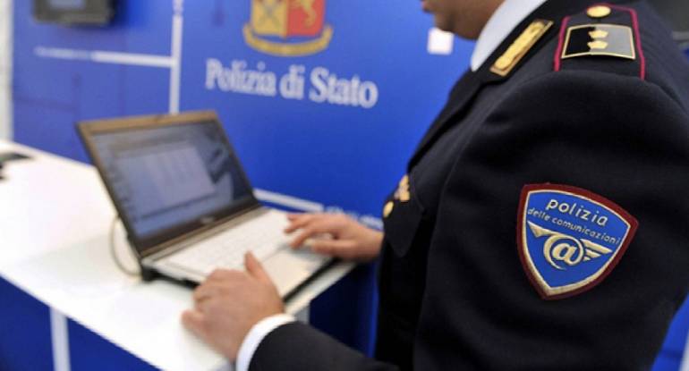 Abiti contraffatti: 11 indagati tra Catania a Napoli