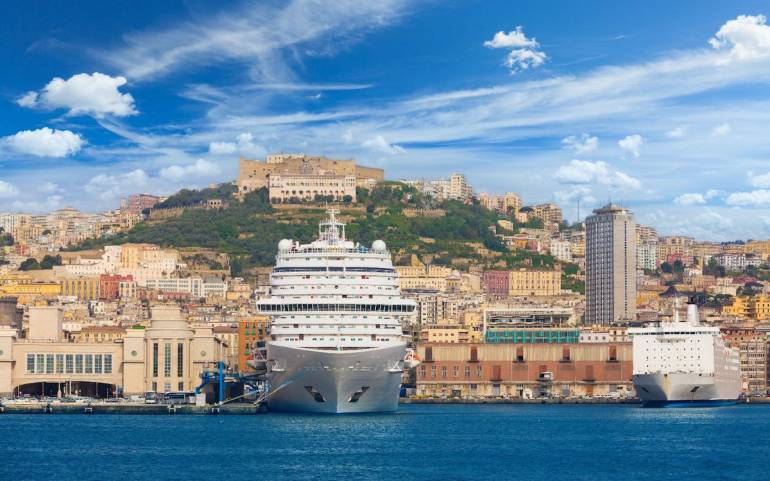 Due navi fermate nel Porto di Napoli per irregolarità a bordo