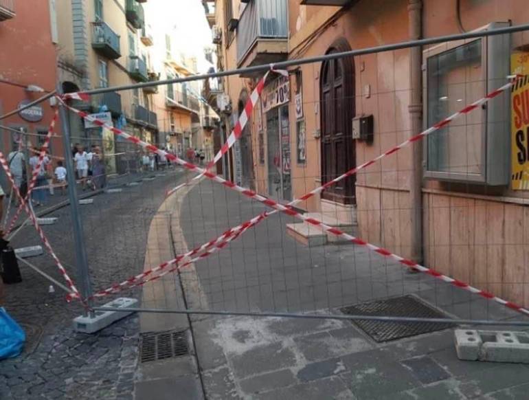 Pozzuoli, pericolo di crollo: sgomberati diversi fabbricati nel centro