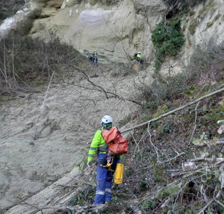Rocciatore cade in dirupo, salvato con elicottero a Casamicciola