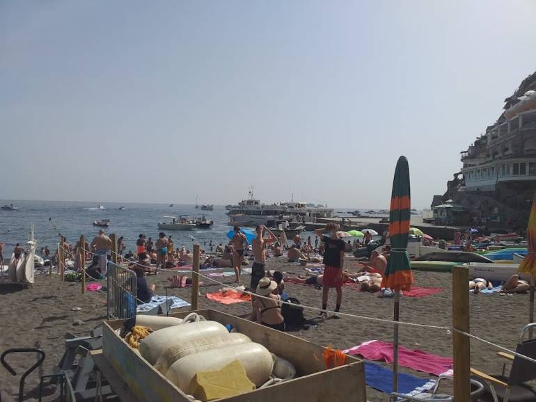 Positano, turista francese muore in spiaggia
