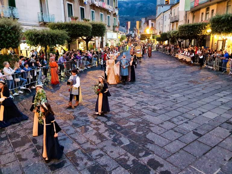 Teggiano, record di prenotazioni per il corteo storico della Principessa Costanza