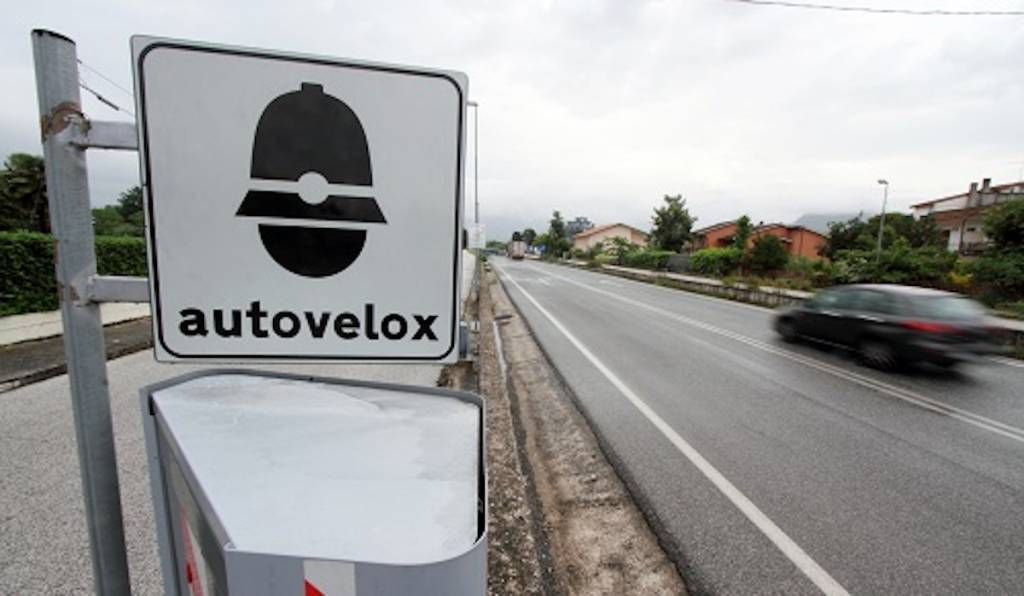 Rivoluzione Autovelox: stop immediato agli apparecchi “fantasmi”, multe nulle per chi non è in regola
