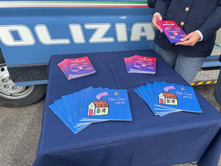 ‘Questo non è amore’, la campagna contro la violenza sulle donne della Polizia di Stato a Caivano