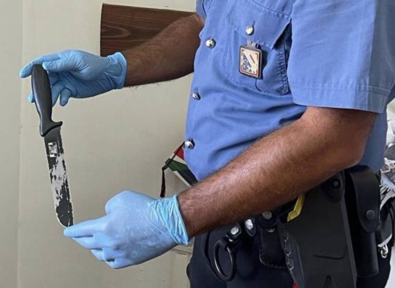 Torre del Greco: non rispetta divieto di avvicinamento e cerca la sua ex armato di coltello, arrestato