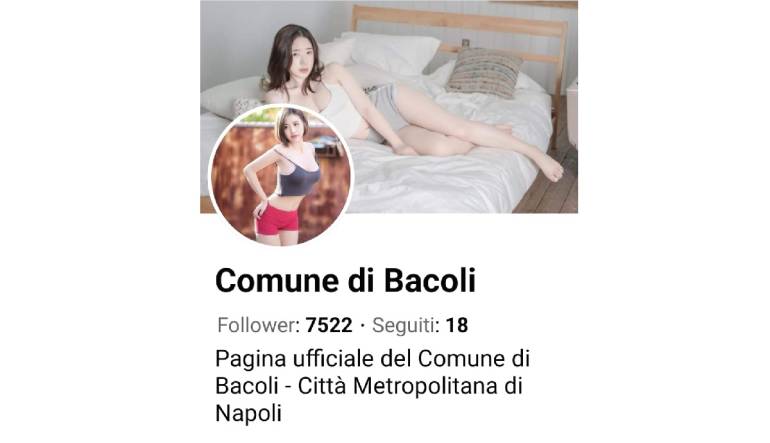 Hackerata la pagina Facebook del Comune di Bacoli: foto hot in bacheca