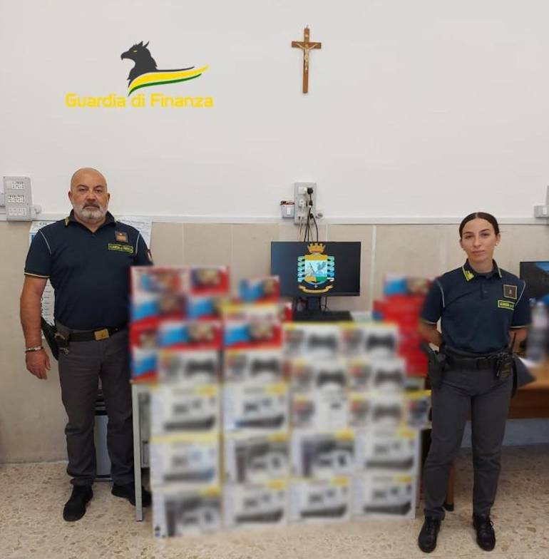 Sequestrate consolle e giochi piratati: 33 denunciati tra Napoli e provincia