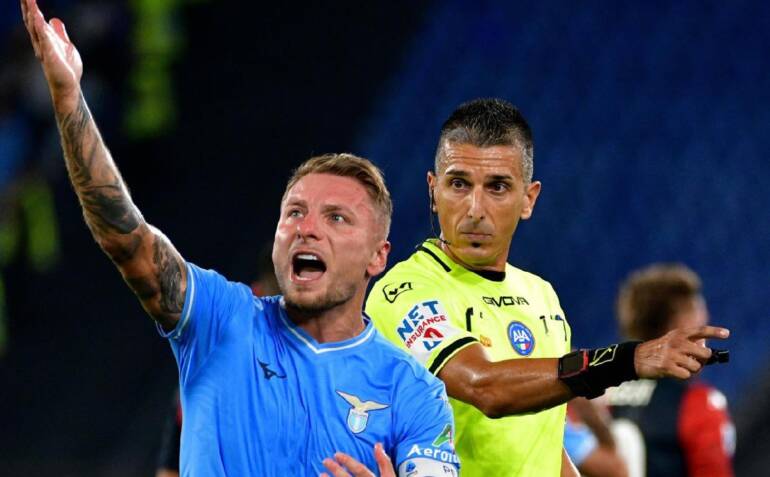 VAR su maxischermo all’Olimpico, il presidente del Genoa contesta: “E’ proibito”