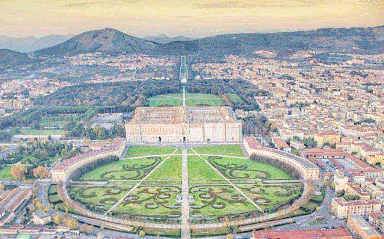 Caserta, la Reggia si sveglia all’alba: apertura straordinaria il 10 e il 31 agosto