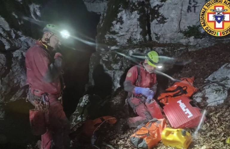 Salerno, recuperata la speleologa ferita nella grotta del Falco