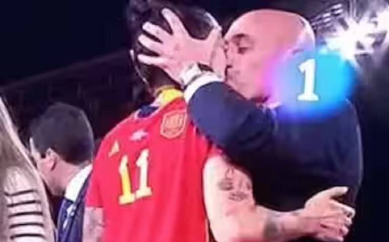 Bacio forzato a calciatrice, al via processo a ex presidente calcio spagnolo Rubiales