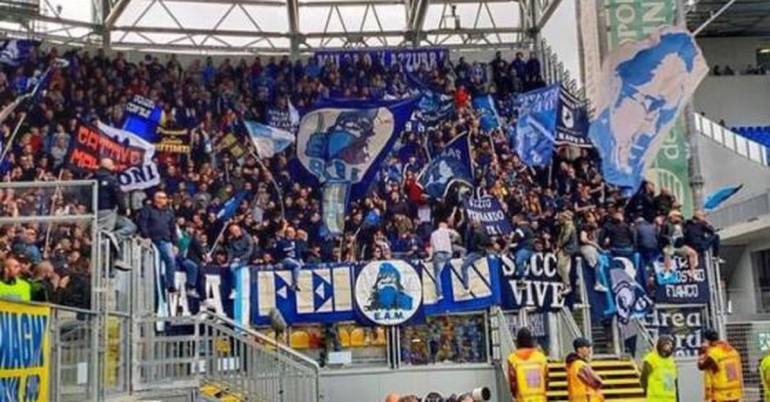 Napoli, il Questore emette 16 Daspo
