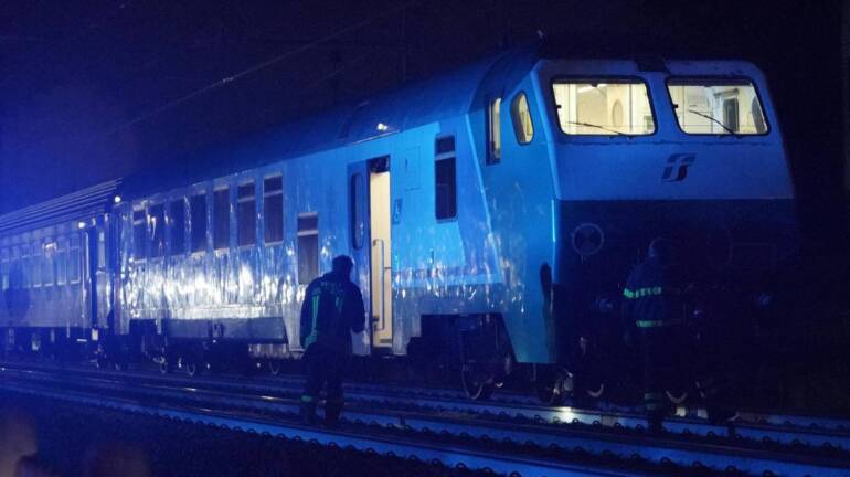 Treno investe e uccide 5 operai, altri due illesi