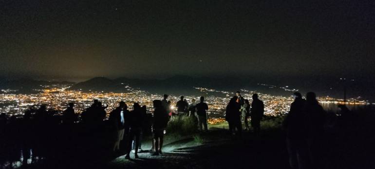 Le stelle cadenti sul vulcano, torna ‘Vesuvio ‘e notte’