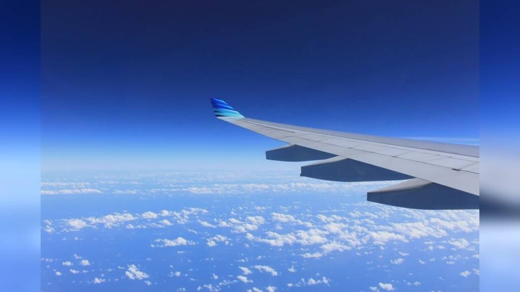 Voli da isole a 300 euro, traghetti a 700