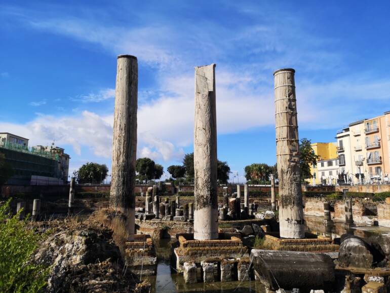 Le colonne della geologia: la Lyell Medal al Tempio di Serapide