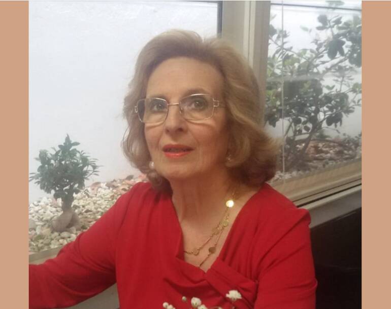 Marcianise, reagisce al rapinatore e batte la testa: grave anziana prof. E’ caccia al bandito