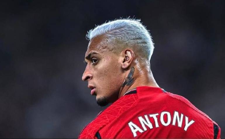 Accuse di violenza sessuale, il Manchester United ‘ferma’ Antony