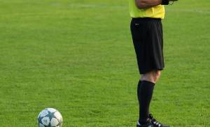 Arbitro fischia rigore contro, il capitano lo prende a schiaffi: follia in campo a Reggio Emilia