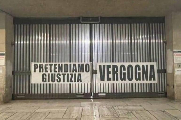 Avellino, protesta contro domiciliari: indagati per striscione ‘vergogna’