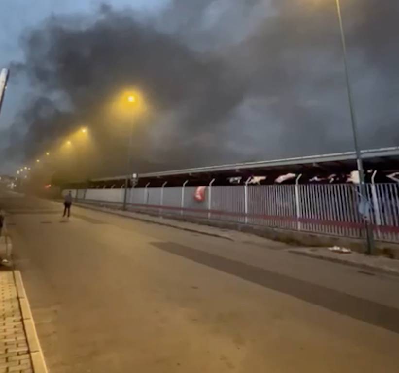 Barra, incendio in deposito di stoccaggio di materiale cinese