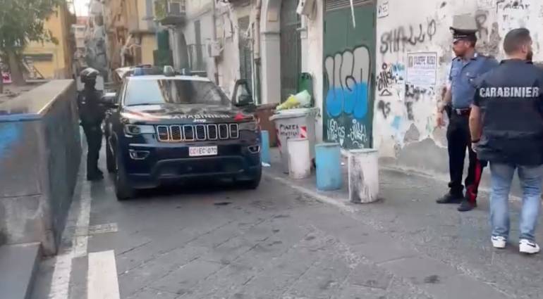 Napoli, le forze dell’ordine passano al setaccio il quartiere Montecalvario