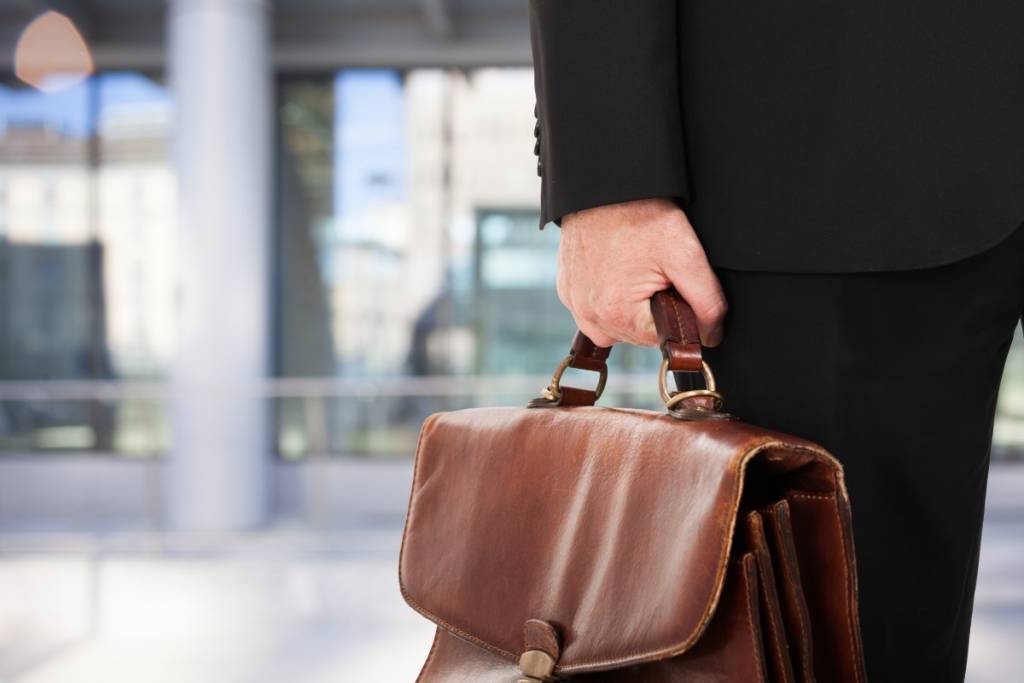 La truffa dei migranti, l’avvocato arrestato : “Se non mi pagano, non faccio nemmeno una carta”