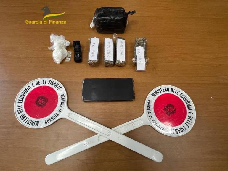 Grottaminarda, in auto con mezzo chilo di droga: arrestata 43enne incensurata