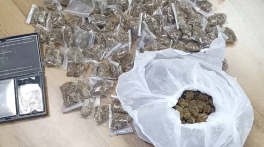 Afragola, al rione Salicelle sequestrati armi droga e 100mila euro in contanti