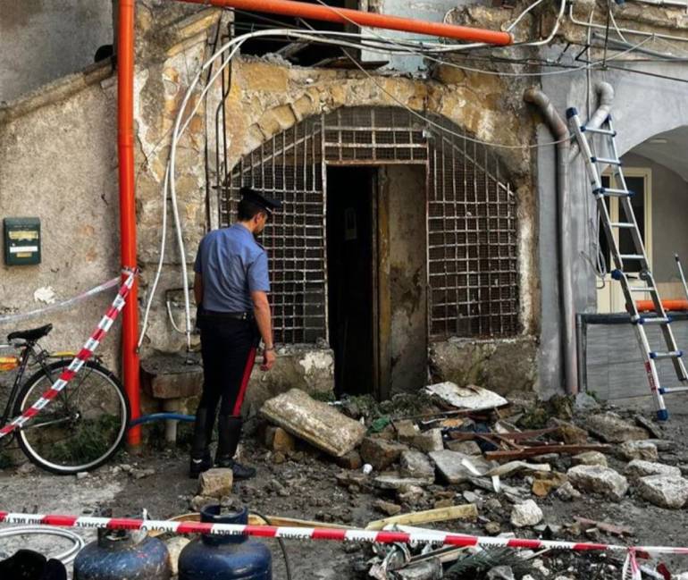 Casoria, esplosione per fuga di gas: grave cittadino del Burkina Faso