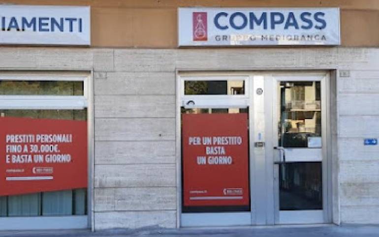 Due furti alle filiali Compass di Portici e Torre del Greco