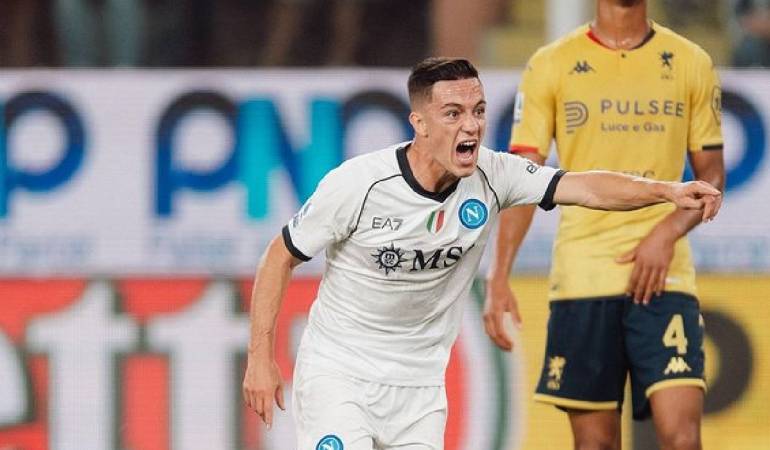 Un brutto Napoli soffre, poi salva la faccia: pari in rimonta a Genova