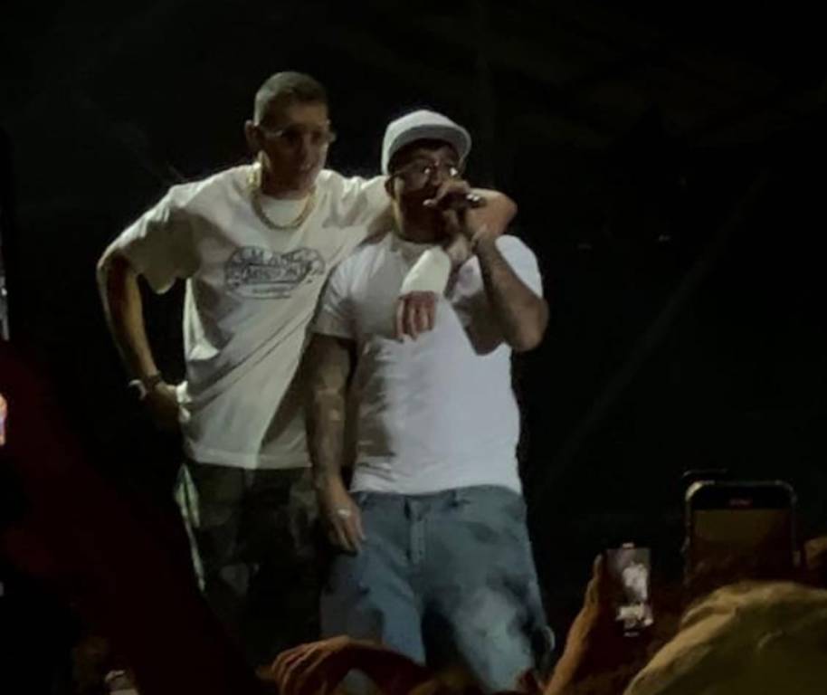 Geolier a Benevento canta “Sarò con te…” e sul palco arriva Gollini