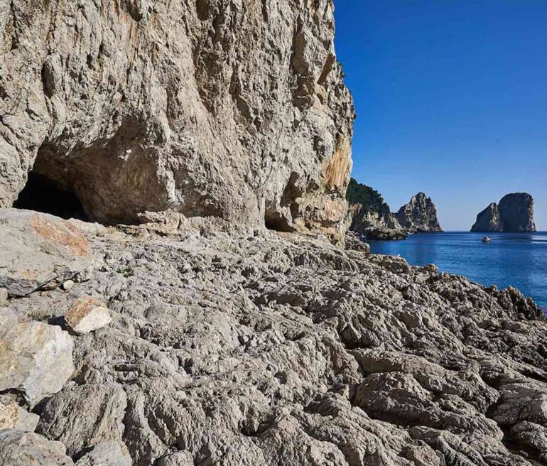 Cadavere trovato a Capri: autopsia domani mattina