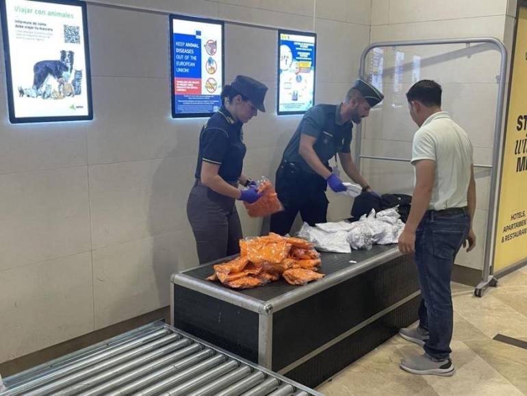 Controlli di Guardia di Finanza e Guardia Civil negli aeroporti per l’operazione ‘Turismo sicuro’