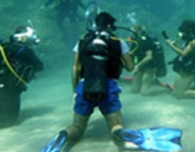 Sorrento, torna il ‘battesimo del mare’: immersioni e apnea in spiaggia San Francesco a Marina Piccola