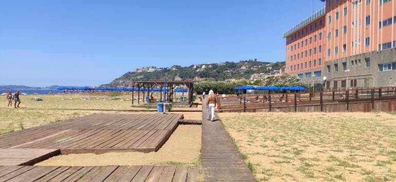 Lidi comunali aperti fino a ottobre a Napoli: l'estate si prolunga